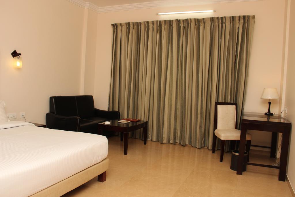 Quality Inn Palms Gandhidham Bilik gambar