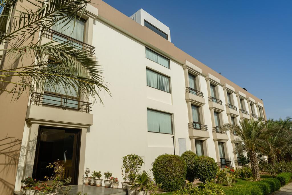 Quality Inn Palms Gandhidham Luaran gambar