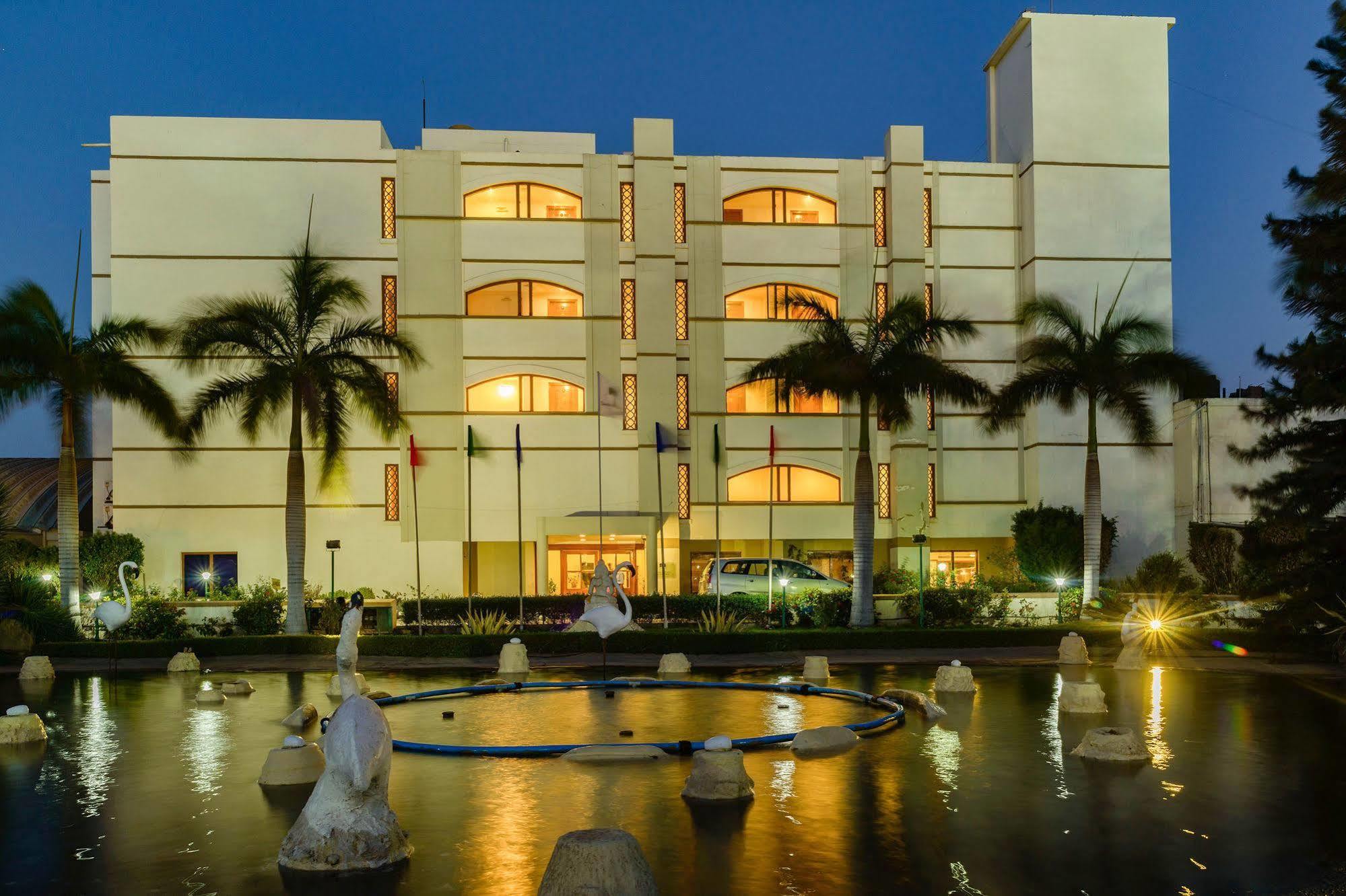 Quality Inn Palms Gandhidham Luaran gambar