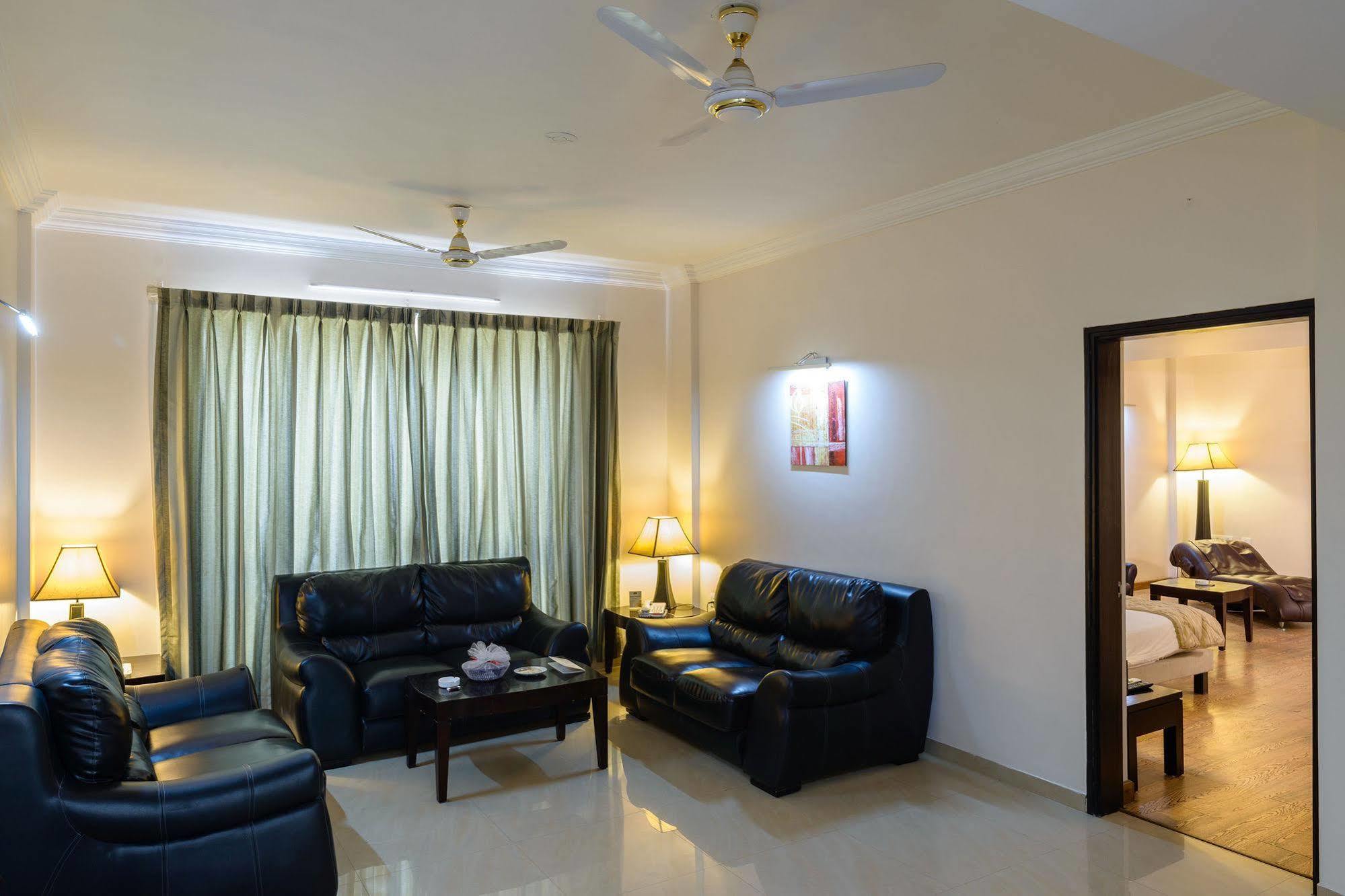Quality Inn Palms Gandhidham Luaran gambar