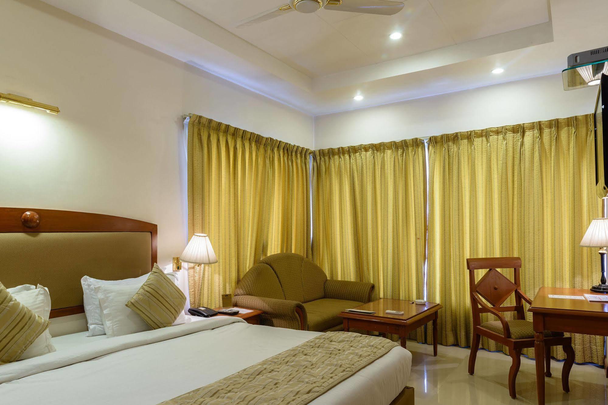 Quality Inn Palms Gandhidham Luaran gambar