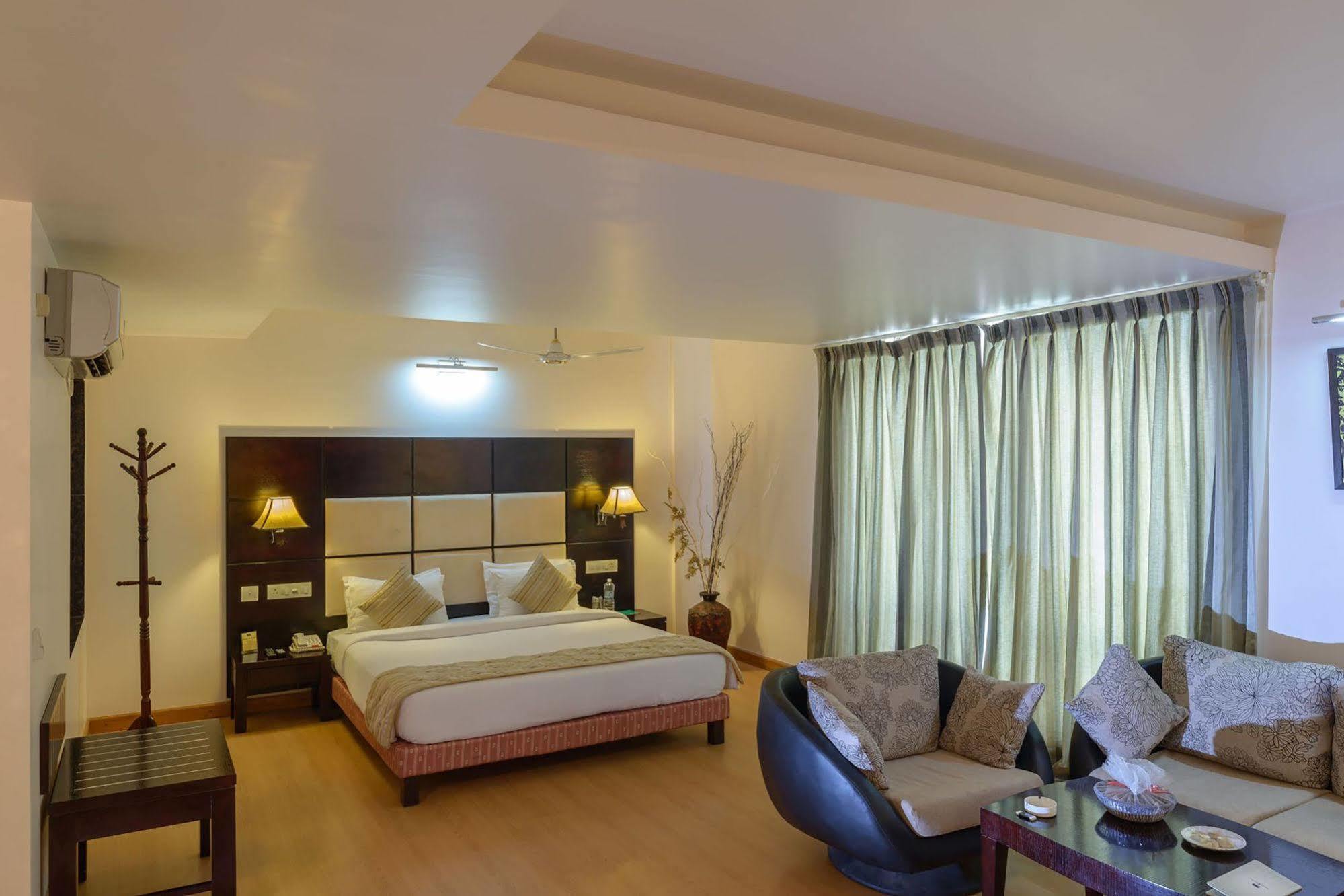 Quality Inn Palms Gandhidham Luaran gambar