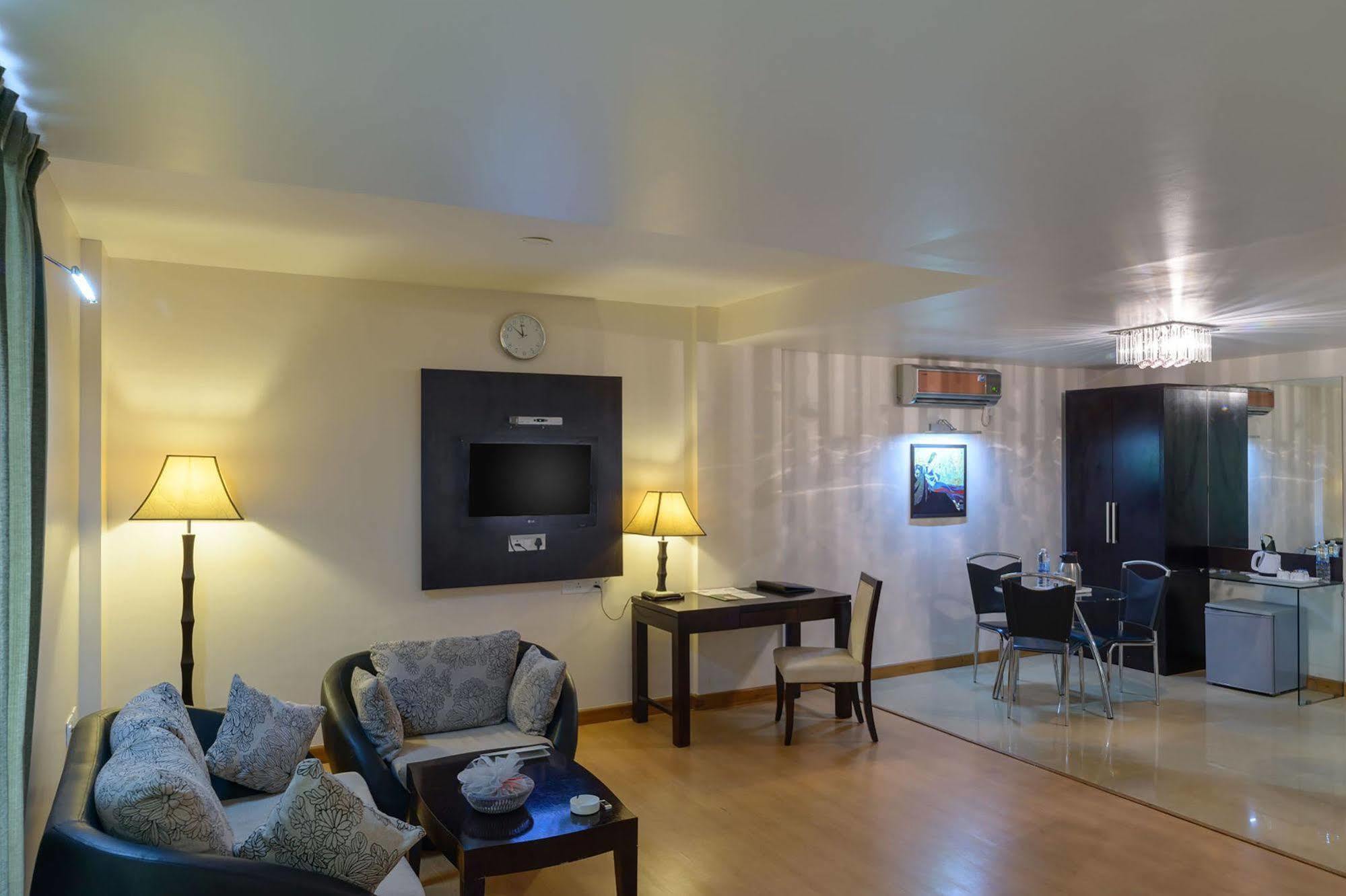 Quality Inn Palms Gandhidham Luaran gambar
