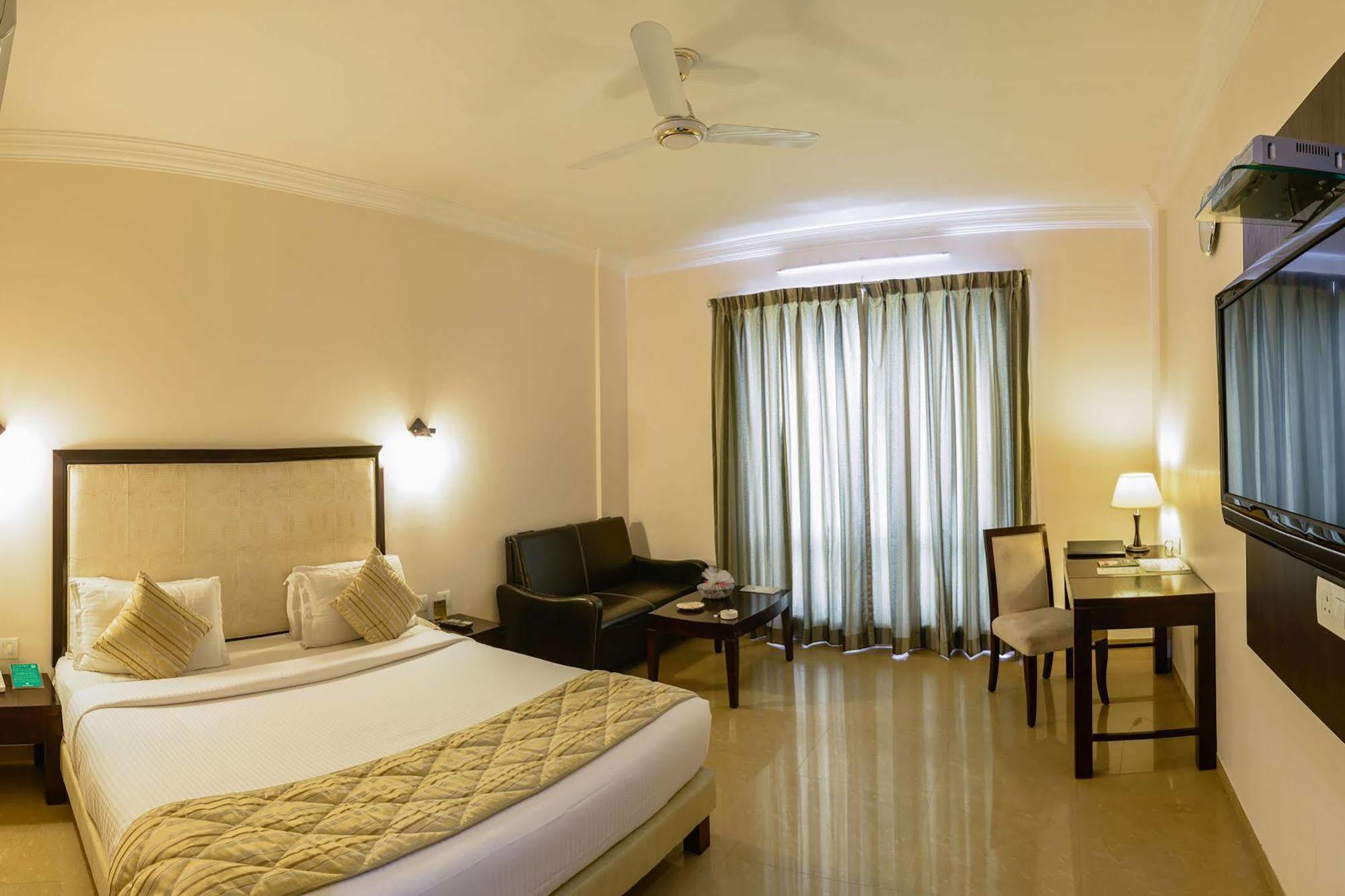 Quality Inn Palms Gandhidham Luaran gambar