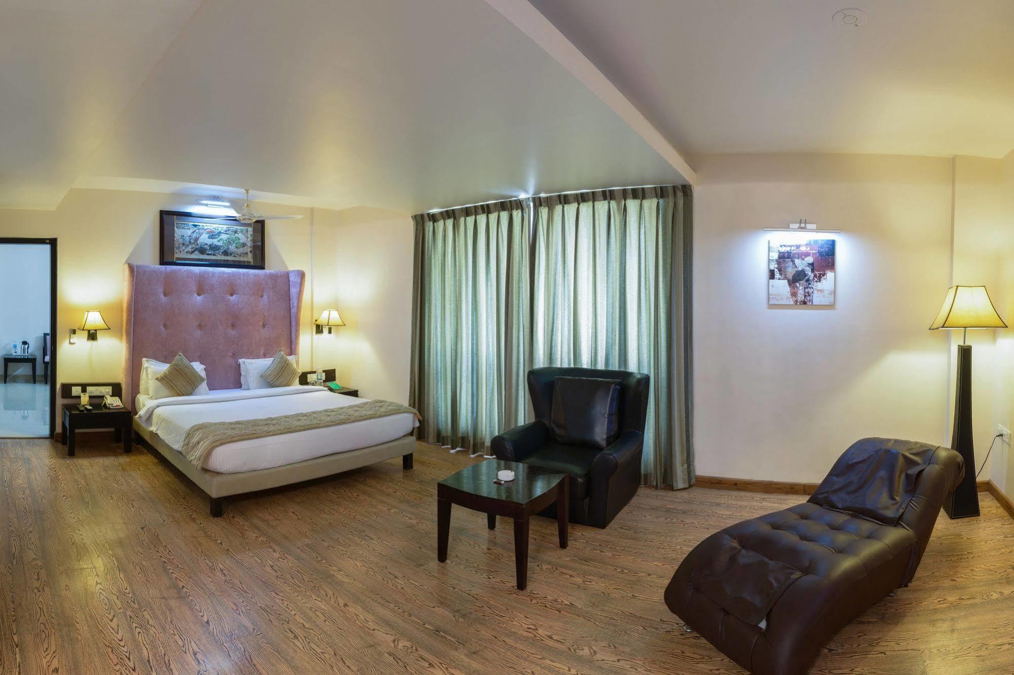 Quality Inn Palms Gandhidham Luaran gambar