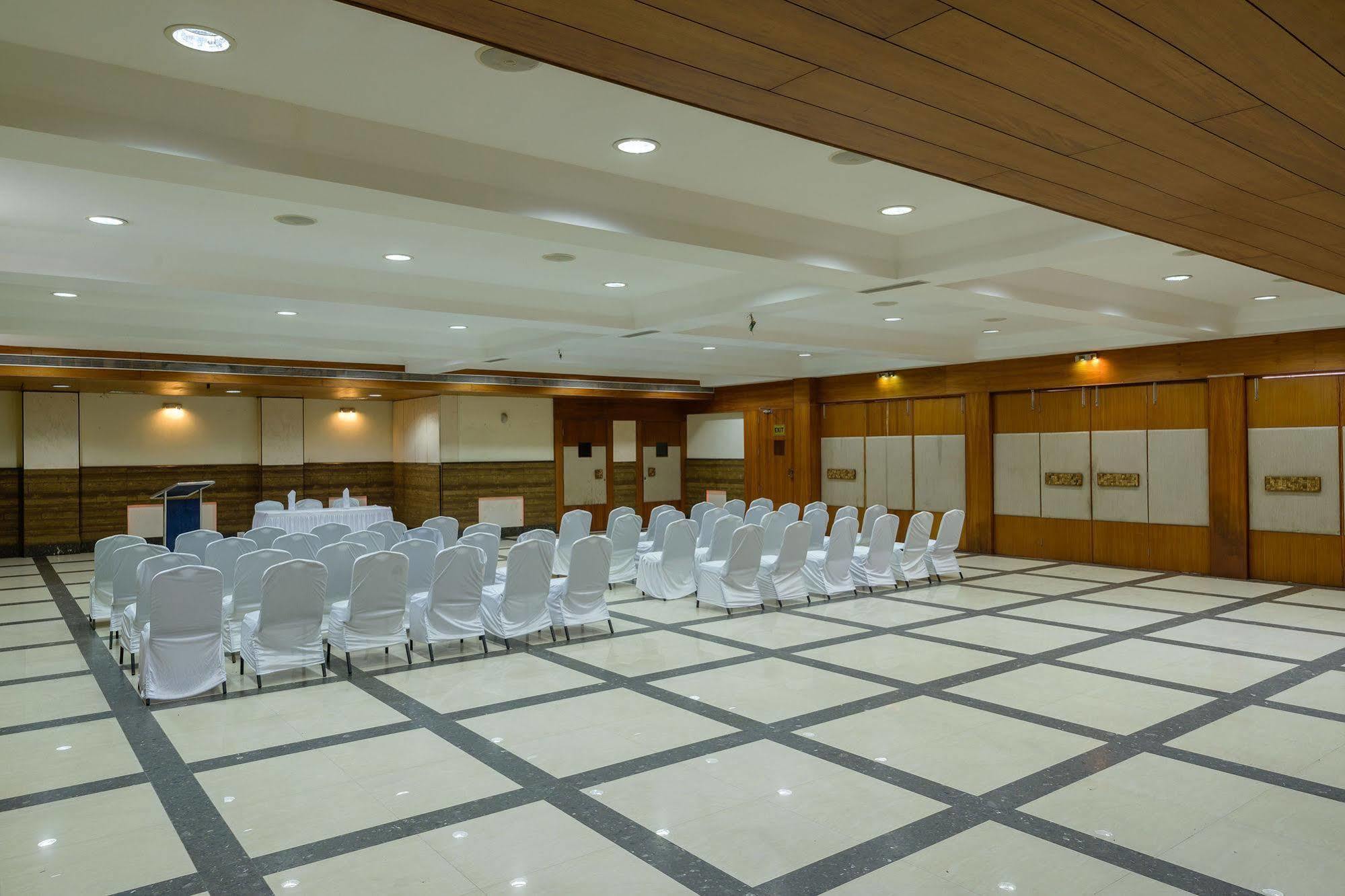 Quality Inn Palms Gandhidham Luaran gambar