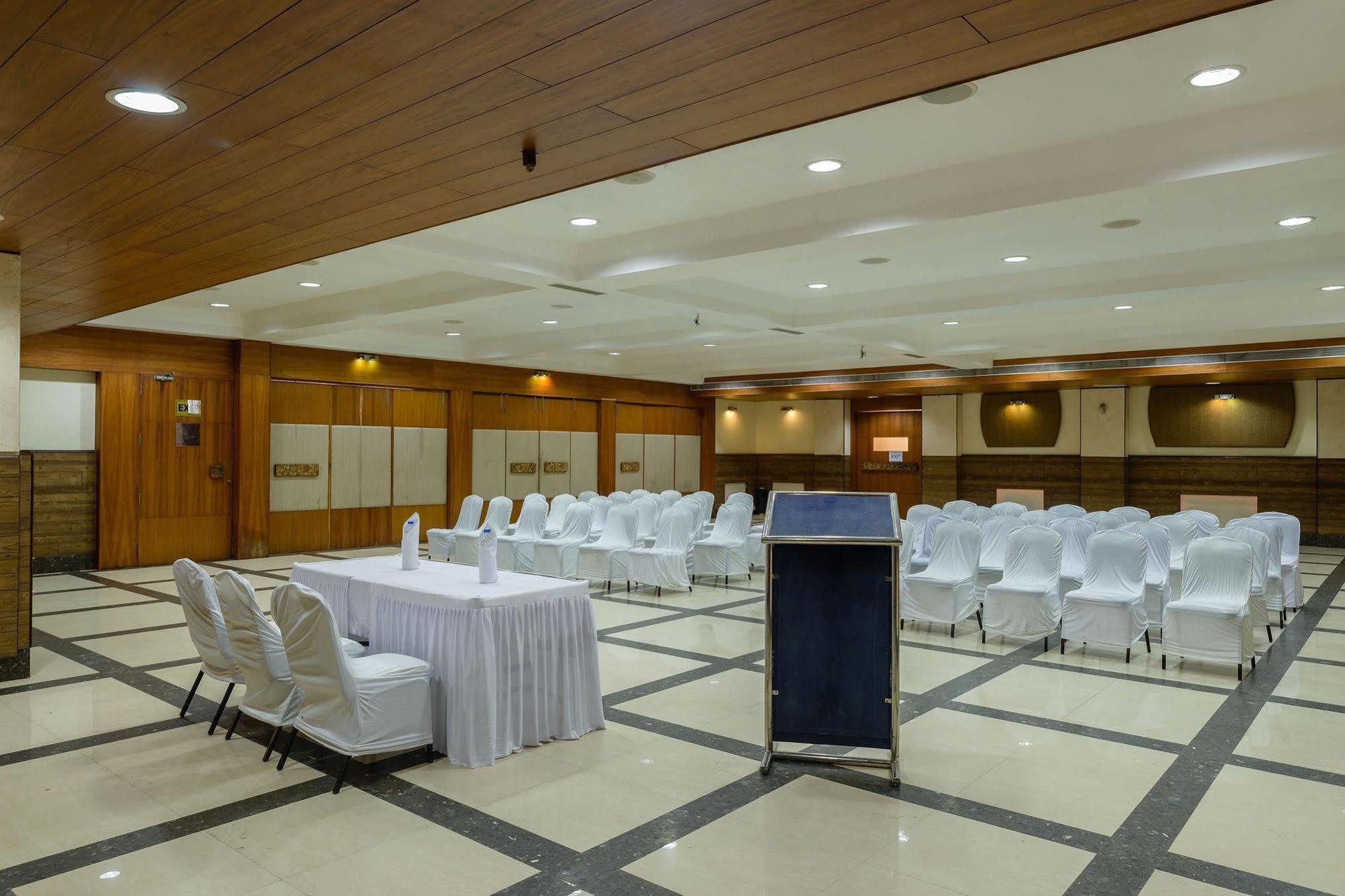 Quality Inn Palms Gandhidham Luaran gambar