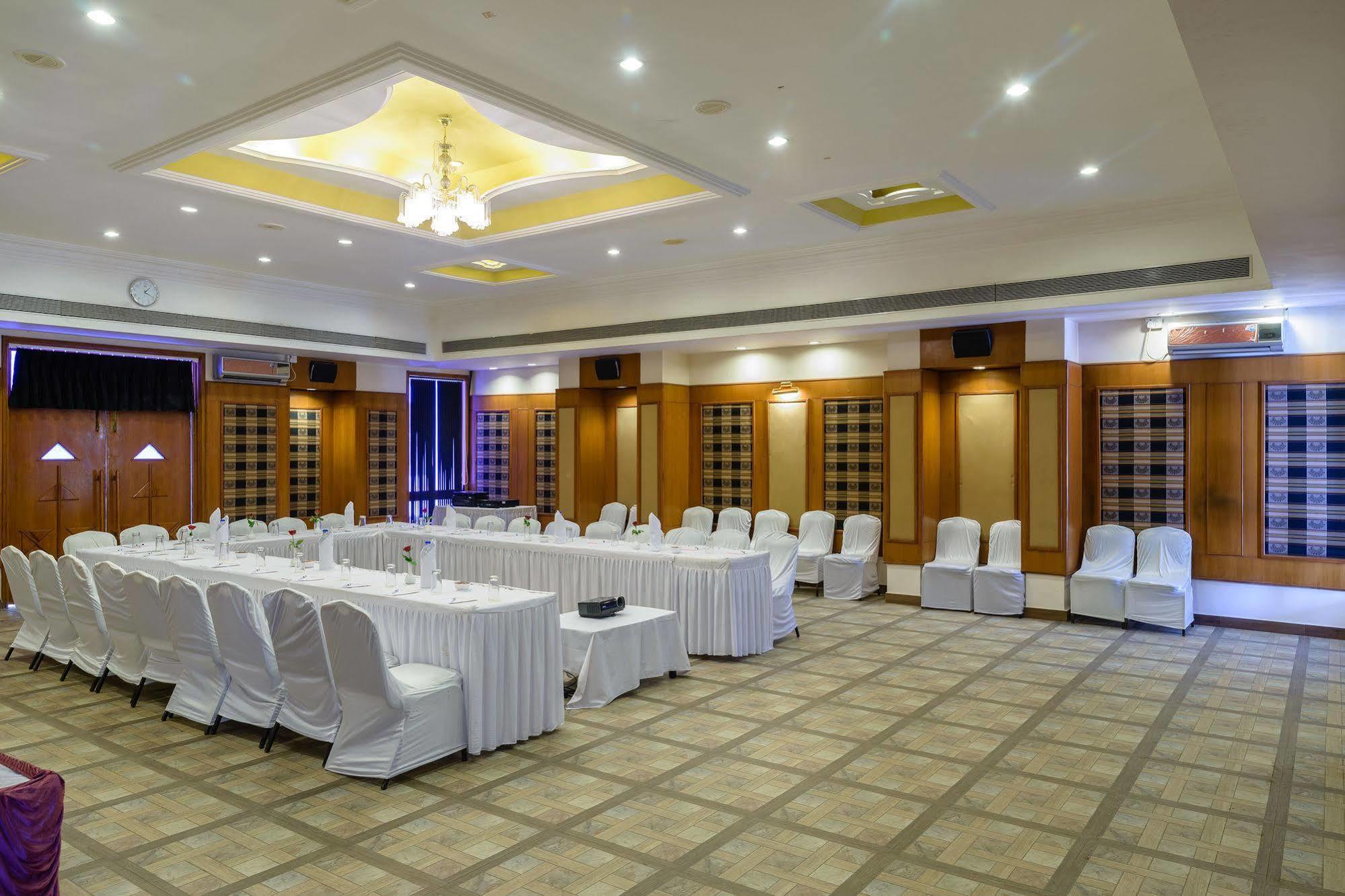 Quality Inn Palms Gandhidham Luaran gambar