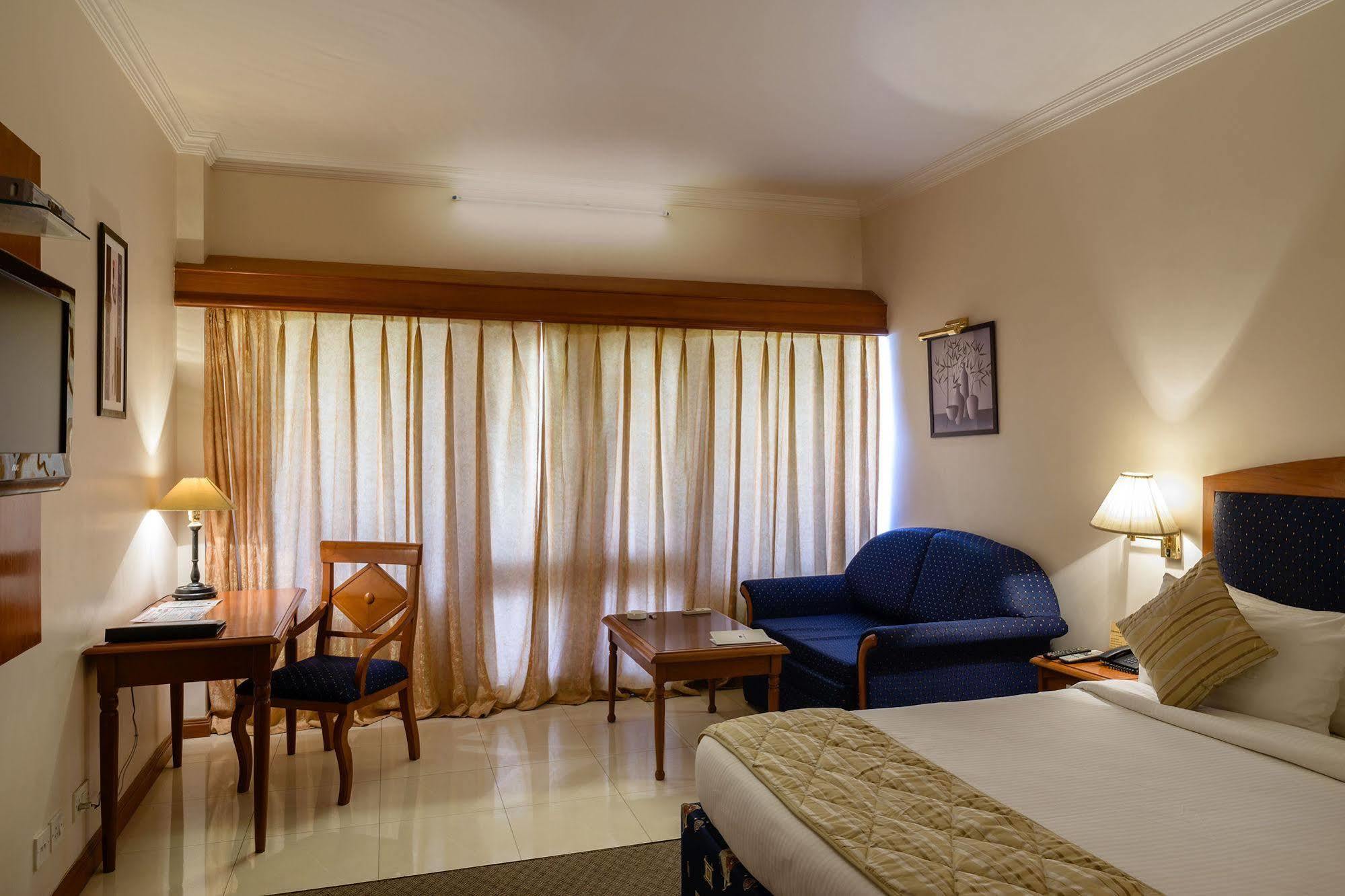 Quality Inn Palms Gandhidham Luaran gambar