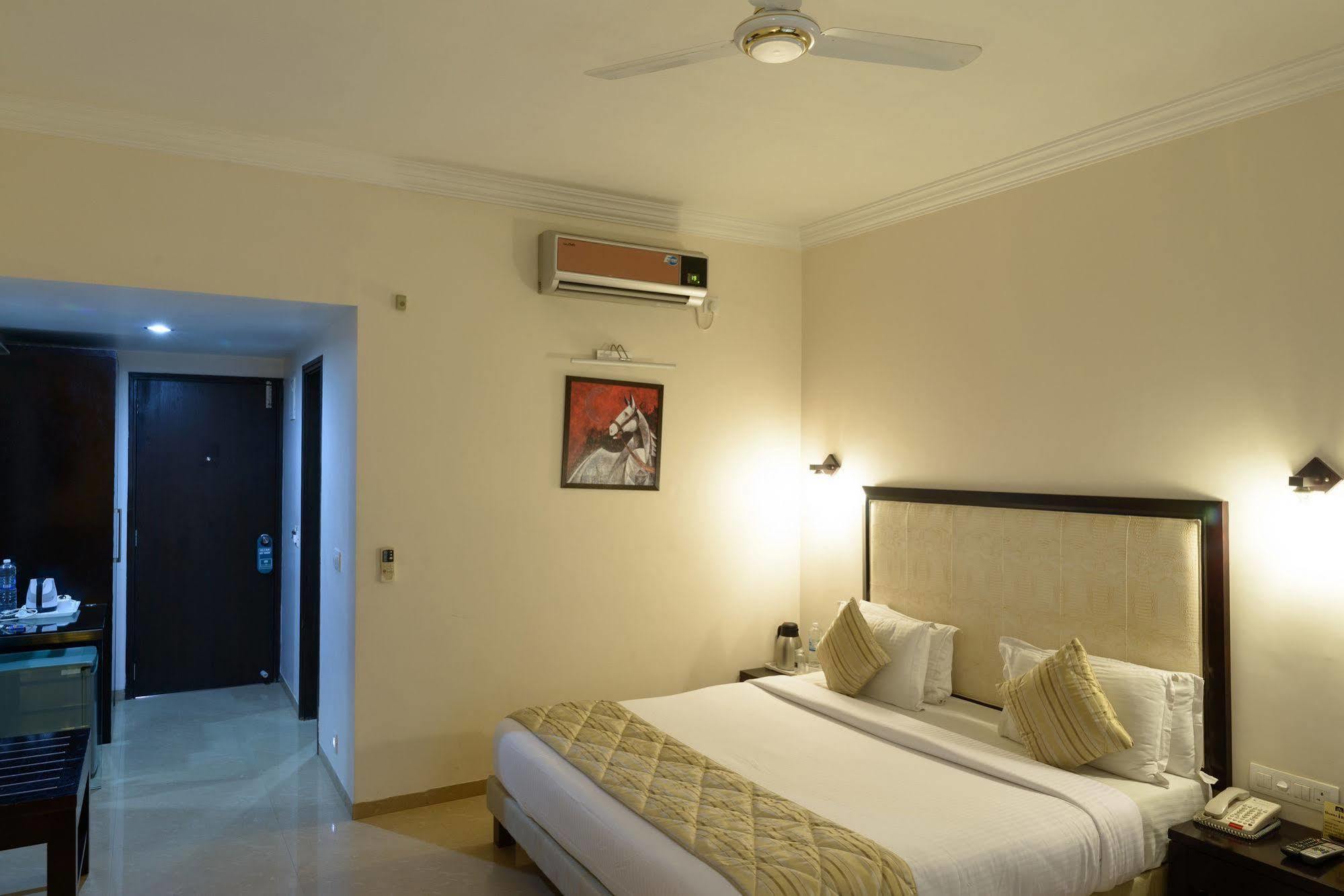 Quality Inn Palms Gandhidham Luaran gambar