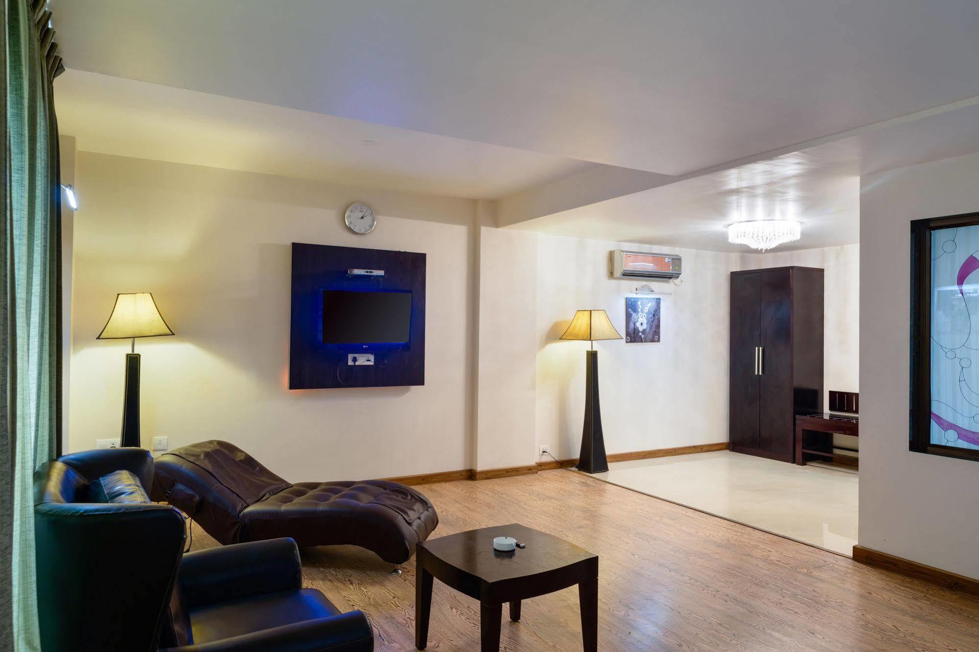 Quality Inn Palms Gandhidham Luaran gambar