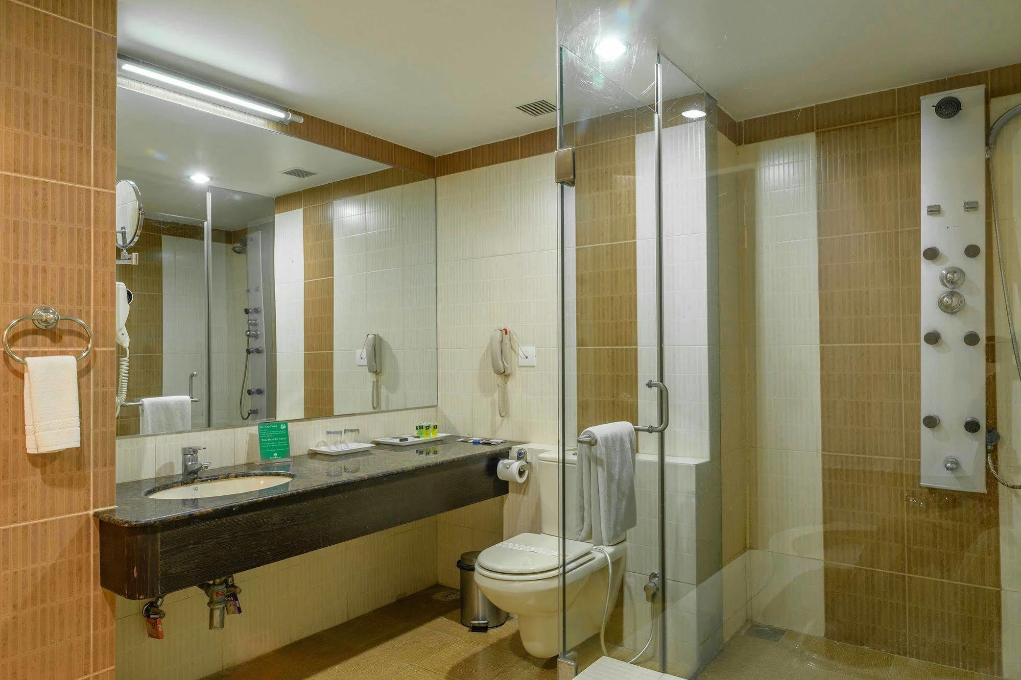Quality Inn Palms Gandhidham Luaran gambar