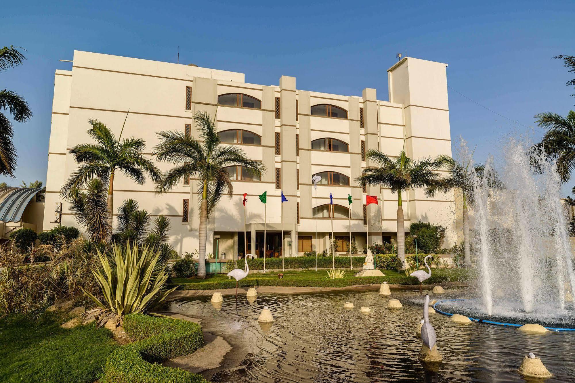 Quality Inn Palms Gandhidham Luaran gambar